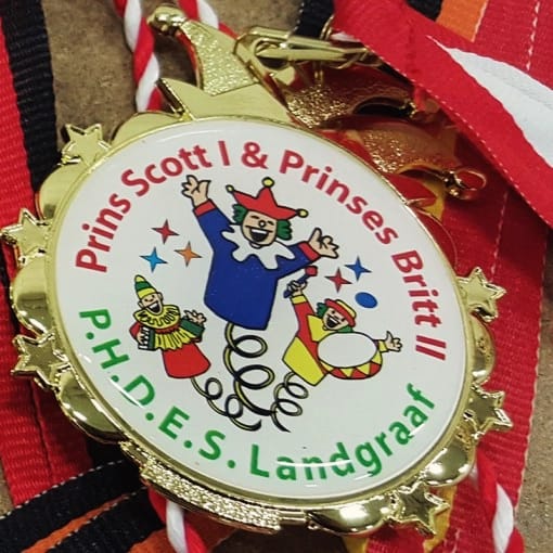 Laat nu Carnavalsmedailles en carnavalsonderscheidingen maken met uw eigen logo en gepersonaliseerd met uw tekst.